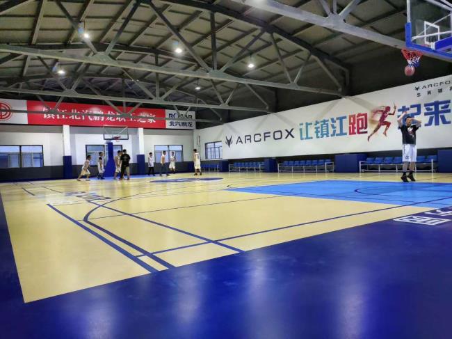 户外硅PU球场的冬季养护小技巧