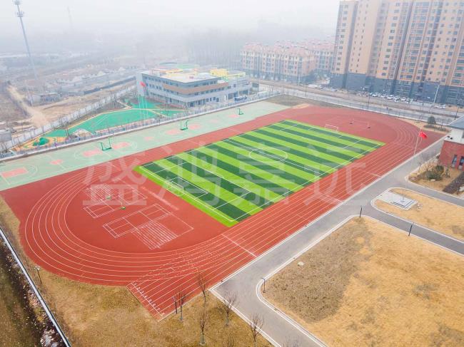 影响人造草坪三大因素：原材料、草丝、背胶